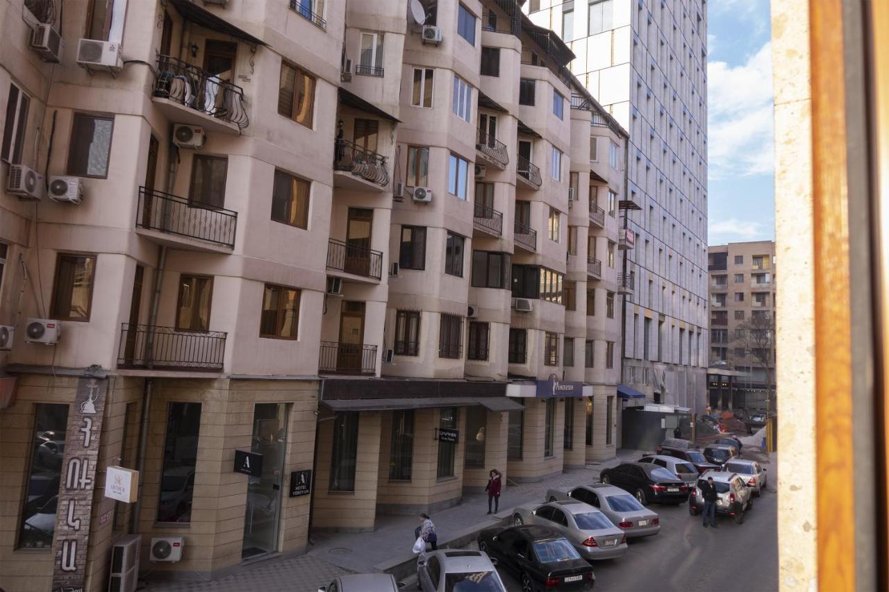 Midcity Hostel Jerevan Eksteriør bilde